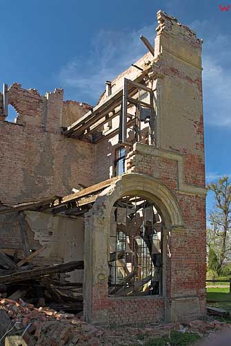 Dawne Prusy Wschodnie. Ruiny pałacu w Kwitajnach